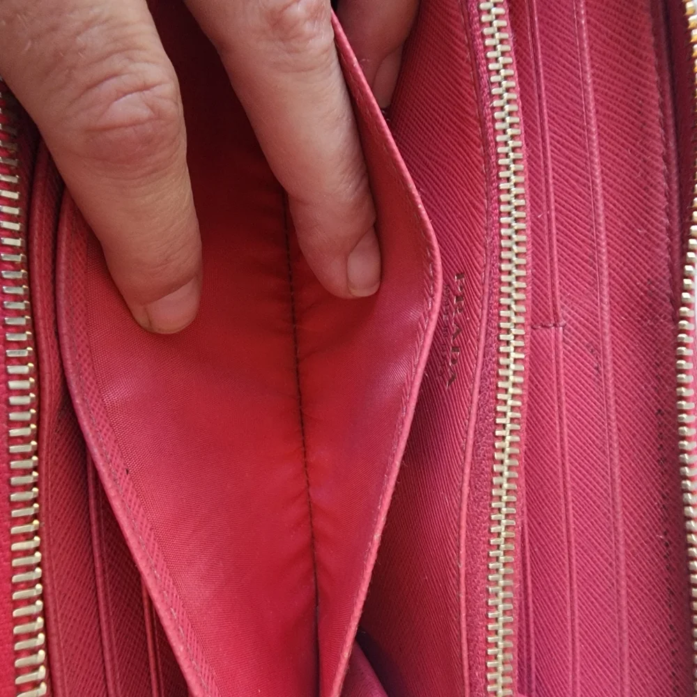 Prada Wallet - Picture 16 of 16